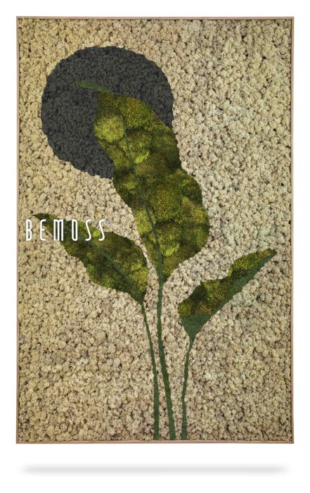 Een botanisch kunstwerk met textuur, met een grote donkergrijze cirkel die lijkt op een bloemhoofd en drie groene bladeren die eruit steken. De achtergrond is bedekt met een ruw, beige materiaal, dat doet denken aan een Earth Barrado. Het woord 
