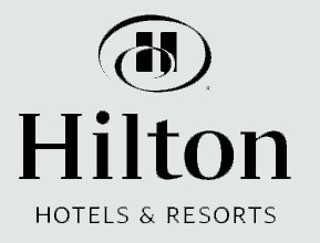 De afbeelding toont het logo van Hilton Hotels & Resorts. Het toont een gestileerde 