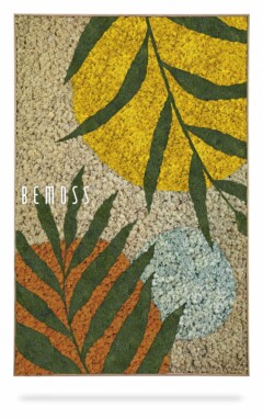 Een vloerkleed met textuur en een dessin van grote groene bladeren met daarop cirkels in geel, oranje en lichtblauw. Op de linkerkant van het vloerkleed staat in het wit het woord ‘Abstract Oveja’ geschreven, wat doet denken aan een levendige moschilderij. De achtergrond van het vloerkleed is een neutrale beige kleur.