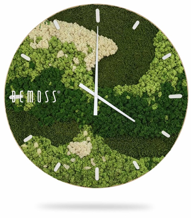Een ronde wandklok van Bemoss, de 