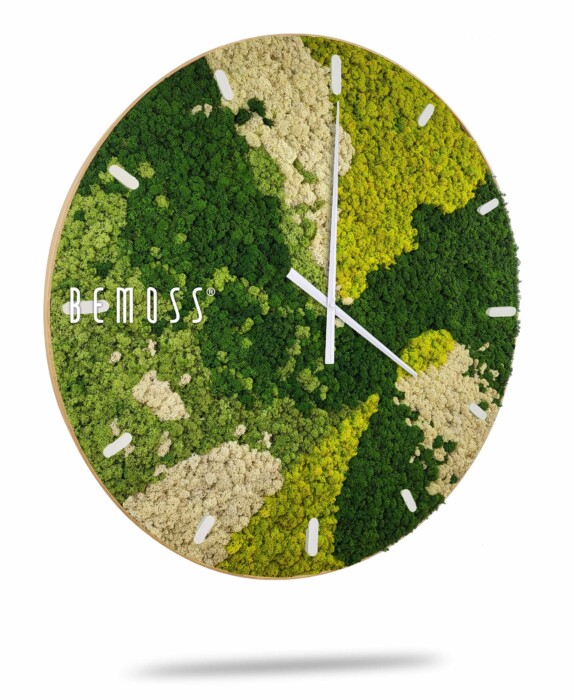 Een ronde wandklok van BEMOSS met een uniek ontwerp met groen, geel en wit geconserveerd mos. Dit prachtige exemplaar doet ook dienst als Mos klok BEMOSS® ORTHO SPRING met wijzerplaat. Het heeft een witte uren- en minutenwijzer met minimalistische witte markeringen voor de uren, waardoor de wijzerplaat een natuurlijke, gestructureerde uitstraling krijgt.